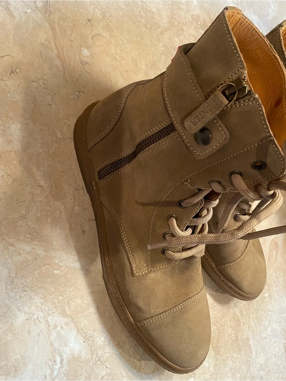 Hunter Men's Tan Suede Chukka Lace-Up Boots